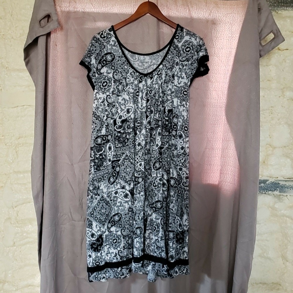 Ellen Tracy T Shirt Dress Womens 3X Black Paisley Scoop Neck Knee Length